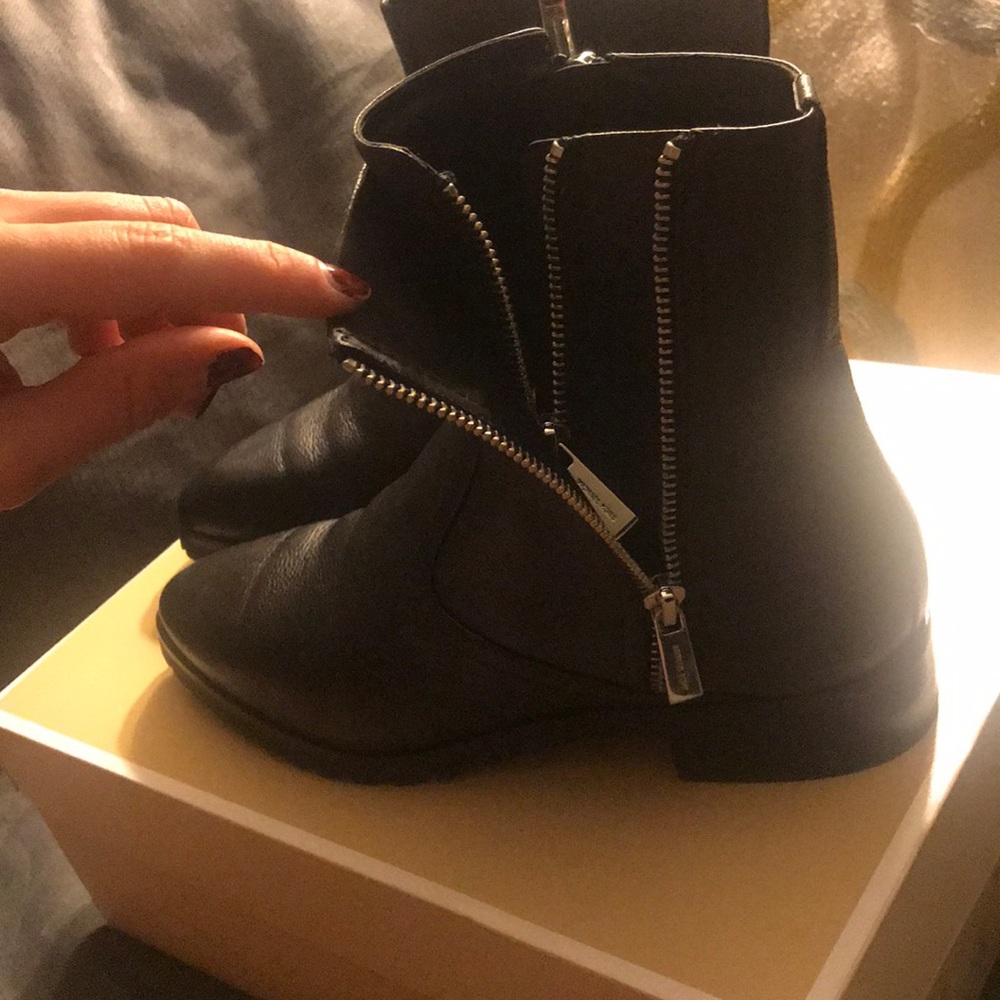 Leather bootie, grip sole. Worn once. - Picture 4 of 6